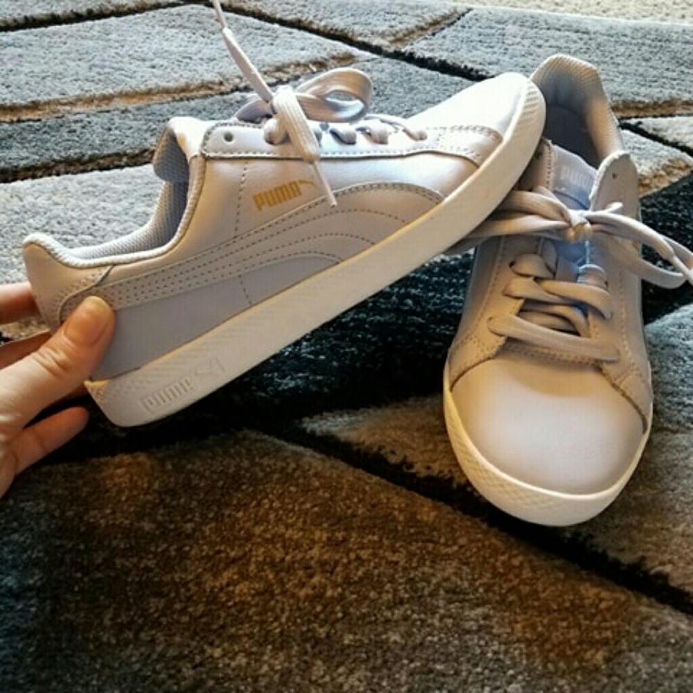 Leather Puma shoes spring color